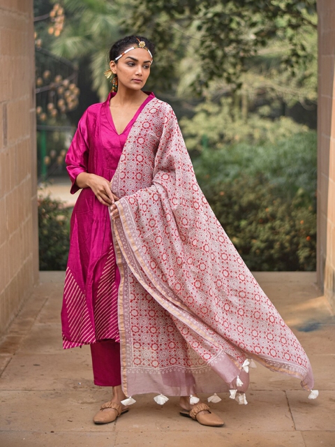 

Chidiyaa Pink & White Printed Dupatta