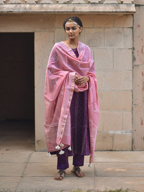 

Chidiyaa Pink & White Ethnic Motifs Printed Dupatta