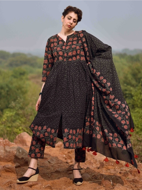 

Chidiyaa Women Red & Brown Woven Design Pure Cotton Dupatta