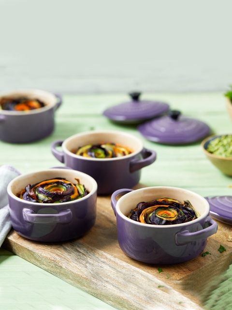 

LE CREUSET Unisex Purple Solid Ceramic Round Cass With Lid Serveware
