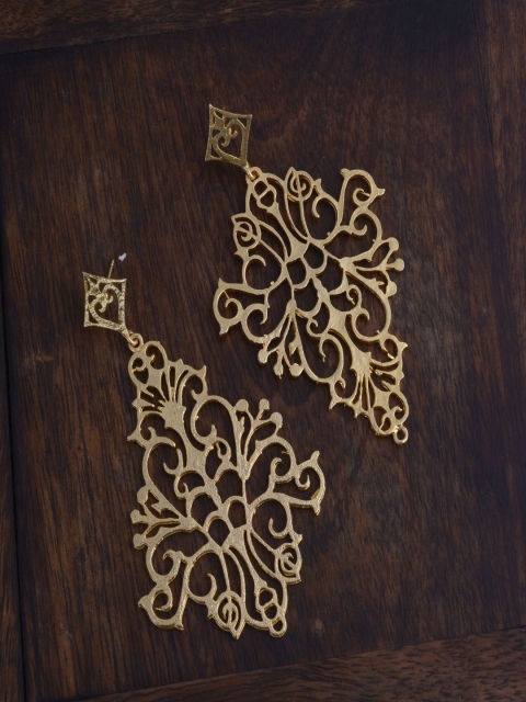 

kashwini Gold-Toned Contemporary Drop Earrings
