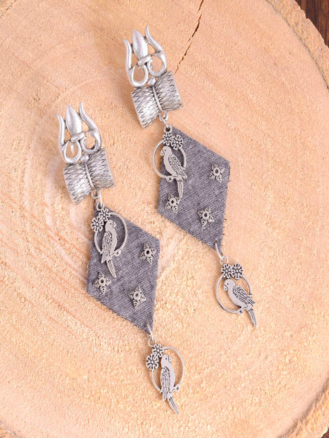 

kashwini Silver-Toned & Grey Contemporary Drop Earrings