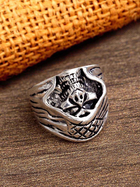 

Voylla Men Silver-Plated Skull Helmet-Design Figer Ring