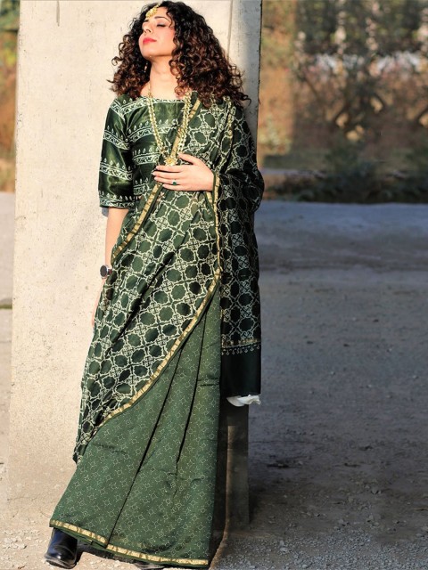 

Chidiyaa Green & White Pure Silk Saree