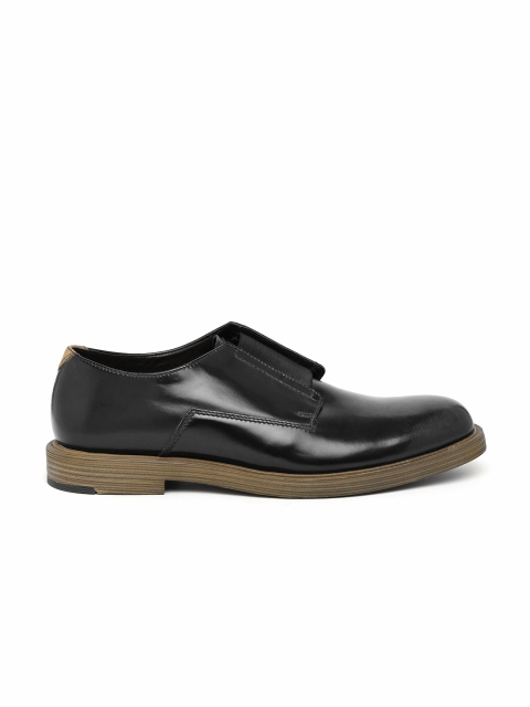 

Clarks Men Navy Slip-On Sneakers, Navy blue