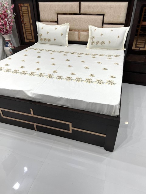 

Pure Decor White & Green Floral King Bedsheet with 2 Pillow Covers
