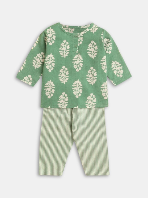 

Hopscotch Boys Green Printed Pure Cotton Night suit
