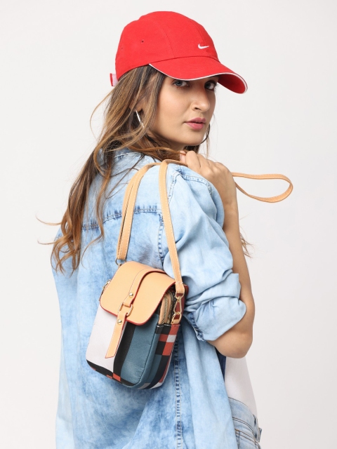 

NAEVE Green Colourblocked Leather Structured Sling Bag