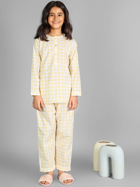 

THE PINK ELEPHANT Unisex Kids White & Yellow Printed Night suit