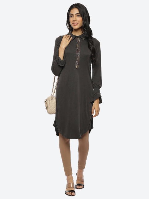 

Lakshita Women Grey Embellished Flared Sleeves Kurta