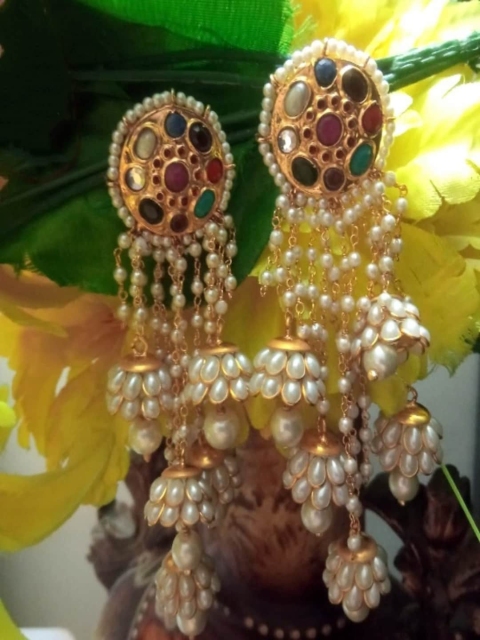 

Runjhun Maroon & Green Circular Gold-Plated Jhumkas Earrings