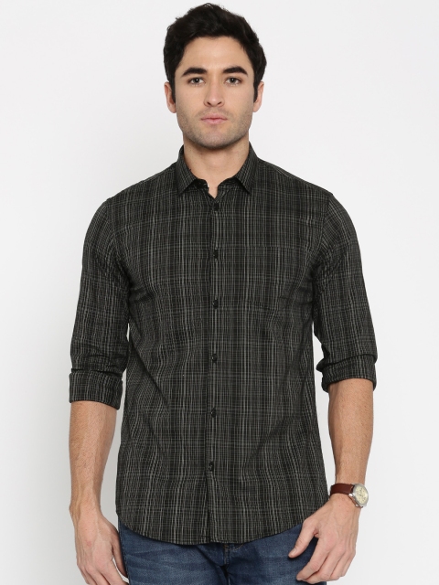 

Arrow New York Men Black & White Snug Fit Checked Casual Shirt