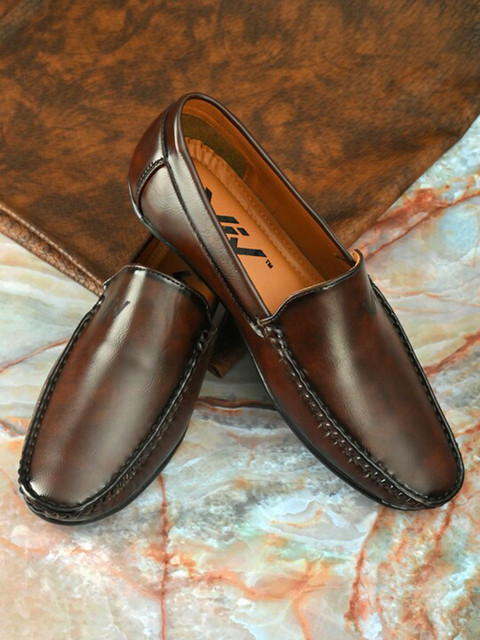 

VIV Men Brown Synthetic Loafers