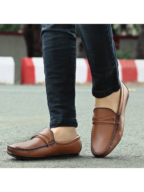 

VIV Men Tan Solid Slip-On Loafers