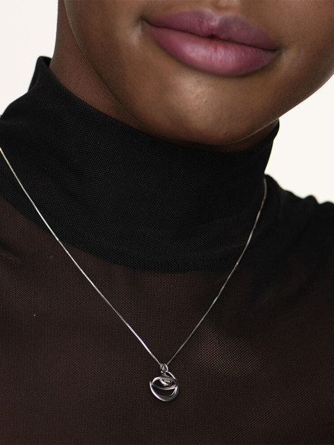 

PALMONAS Silver-Plated Necklace and Chains