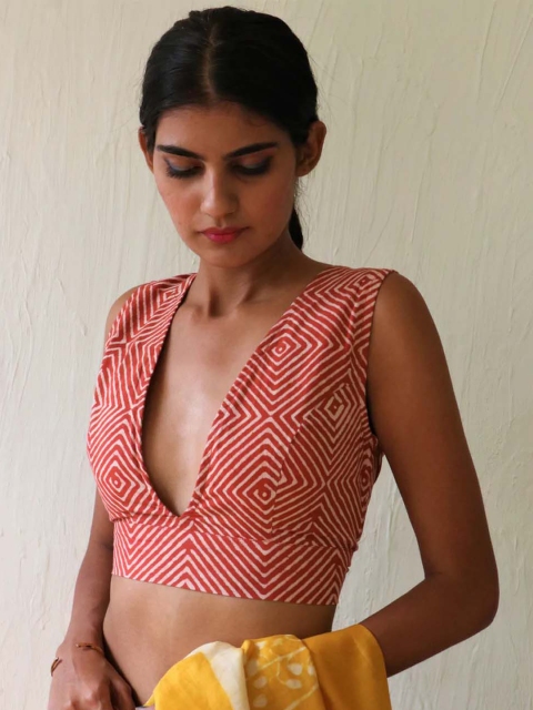 

Chidiyaa Women Red & White Printed Cotton Saree Blouse