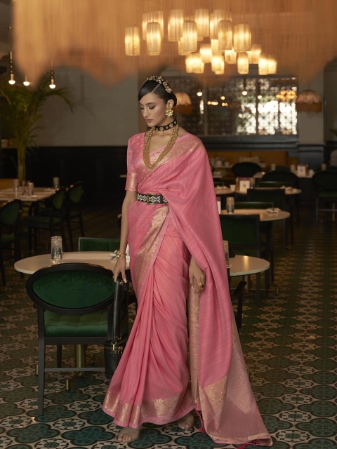 

elora Pink & Gold-Toned Woven Design Silk Blend Banarasi Saree