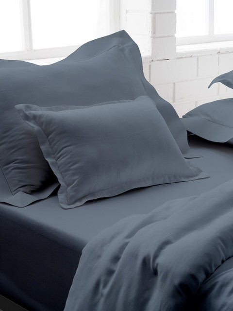 

DDecor Blue Solid 200 TC Double King Bedding Set With 2 Pillow Covers