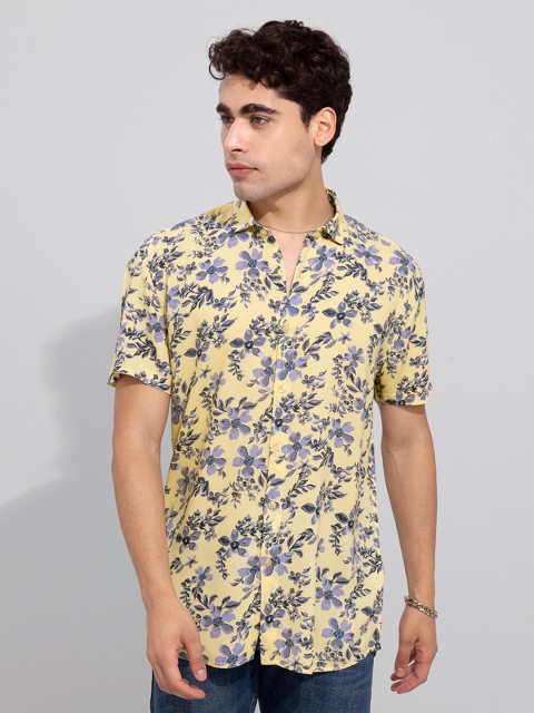 

Snitch Men Yellow Slim Fit Floral Printed Casual Shirt