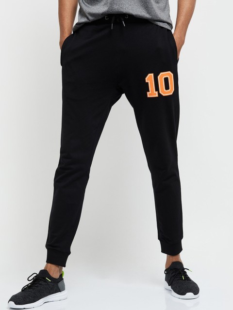 

max Men Black Solid Joggers