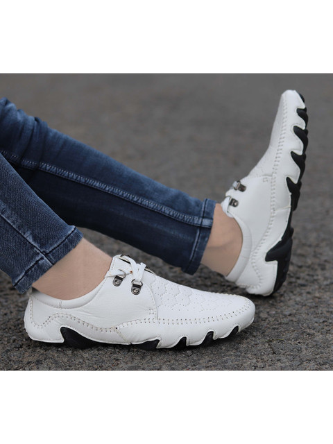 

KRORS Men White Textured Loafers