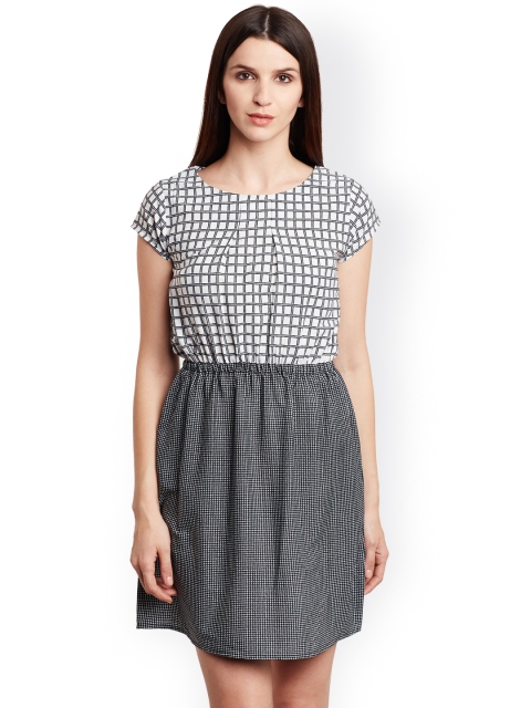 

Ruhaans Women White & Black Checked A-Line Dress
