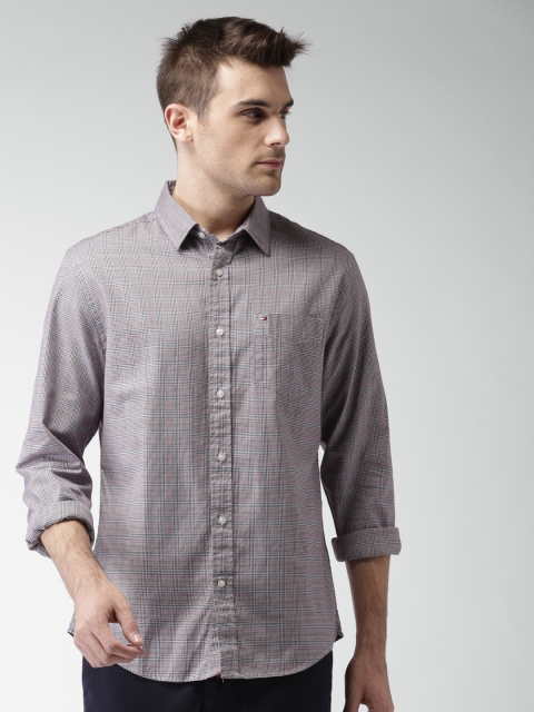 

Tommy Hilfiger Men Red & Navy Blue Custom Fit Checked Casual Shirt