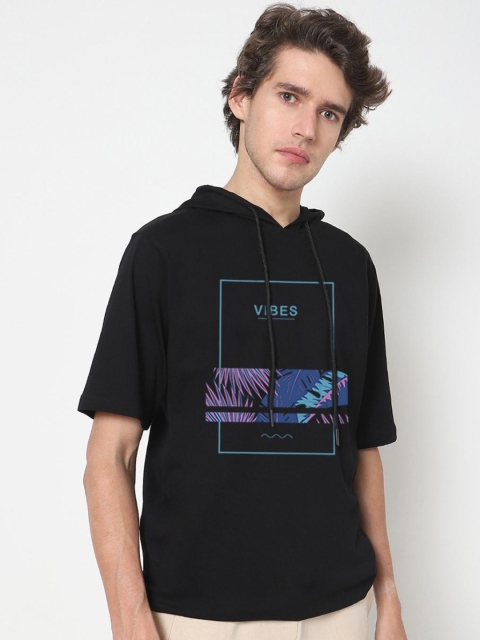 

Bewakoof Men Black Printed Pure Cotton Loose T-shirt