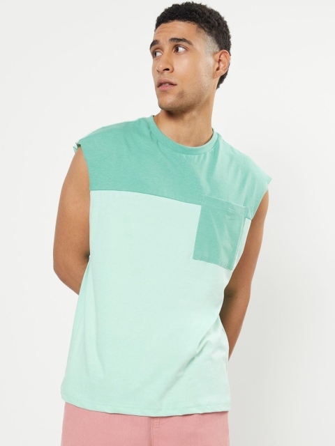 

Bewakoof Men Sea Green & Teal Colourblocked Pure Cotton Loose T-shirt