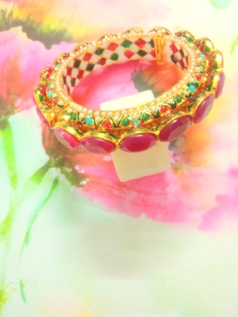 

Runjhun Women Pink Kundan Studded Traditional Bracelet Bangle