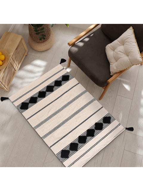 

URBAN SPACE White & Black Bohemian Printed Tufted Anti-Skid Carpet