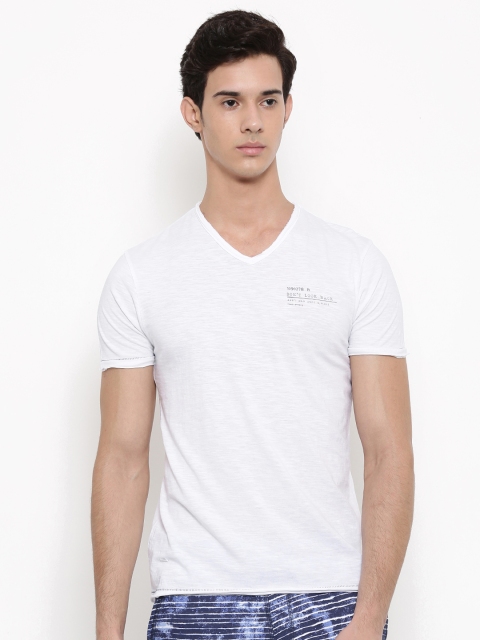 

Forca by Lifestyle Men White Solid T-shirt