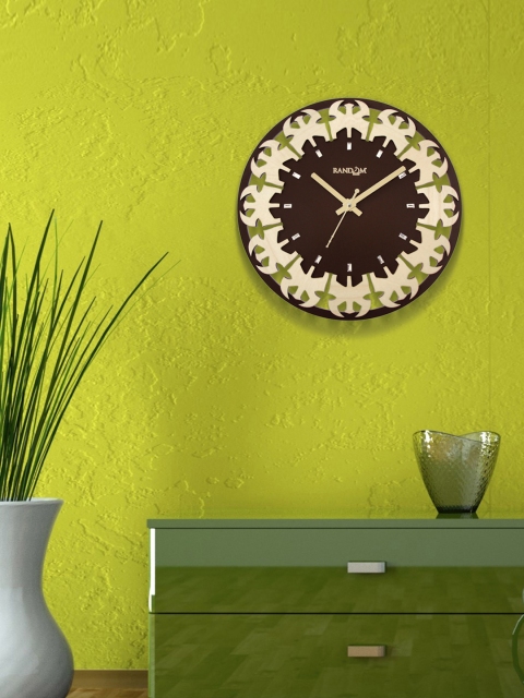 

RANDOM Brown & Off-White Dial Spider-Shaped Wooden 29 cm Analogue Wall Clock