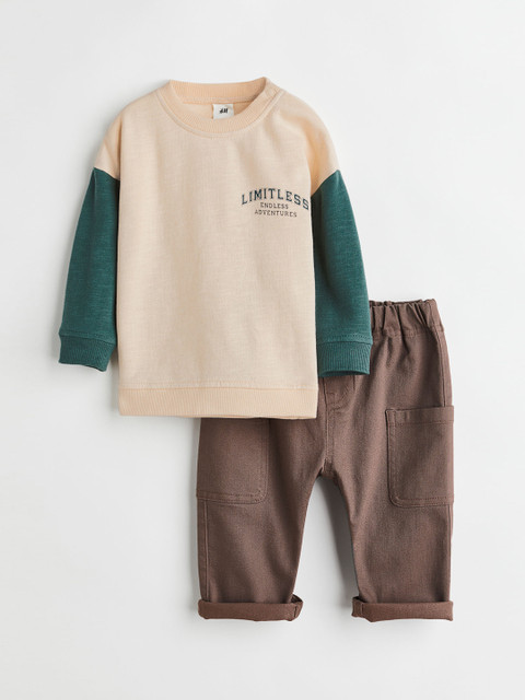 

H&M Boys Beige & Green 2-piece set