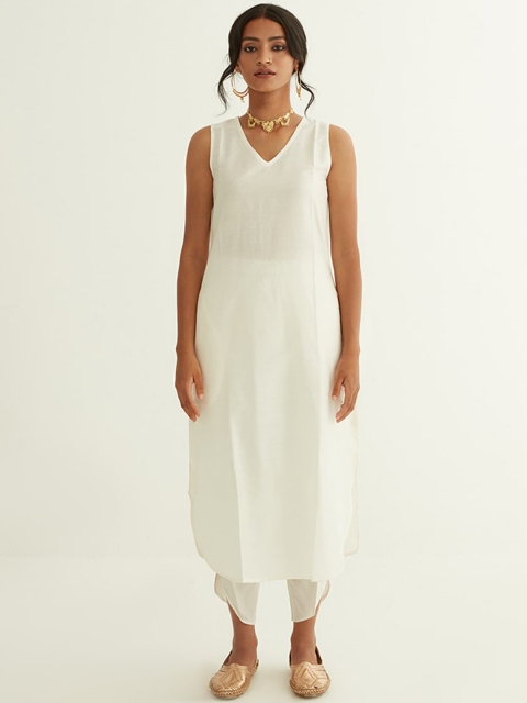

Abhishti Women White Romance Solid Kurta