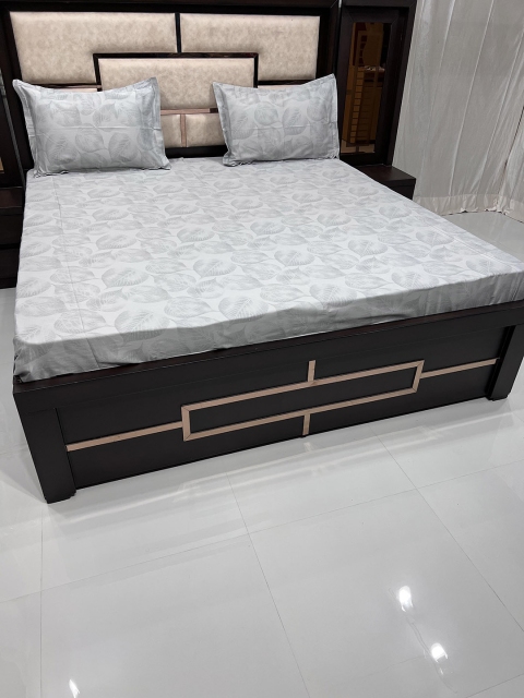 

Pure Decor Grey Printed 400 TC King Pure Cotton Bedsheet with 2 Pillow Covers