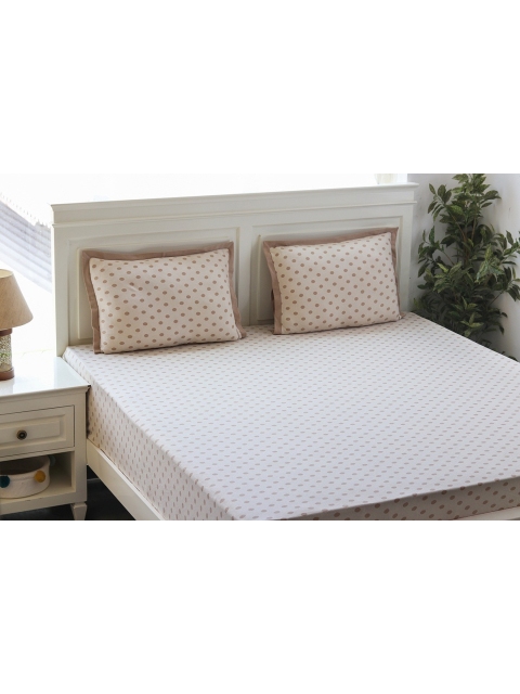 

Pluchi Off White & Brown Geometric King Bedsheet with 2 Pillow Covers