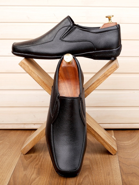

KRAASA Men Black Solid Leather Formal Shoes
