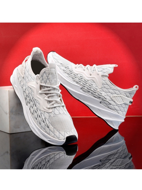 

KRAASA Men White Woven Design Sneakers