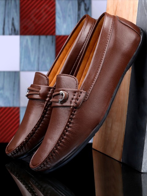 

KRAASA Men Brown Textured Loafers