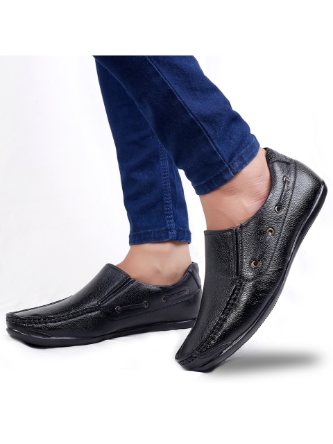 

KRAASA Men Black Solid Loafers