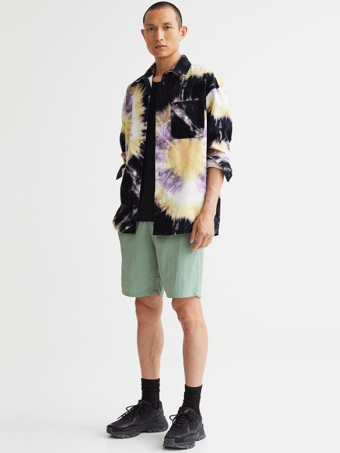 

H&M Men Green Regular Fit Nylon Shorts