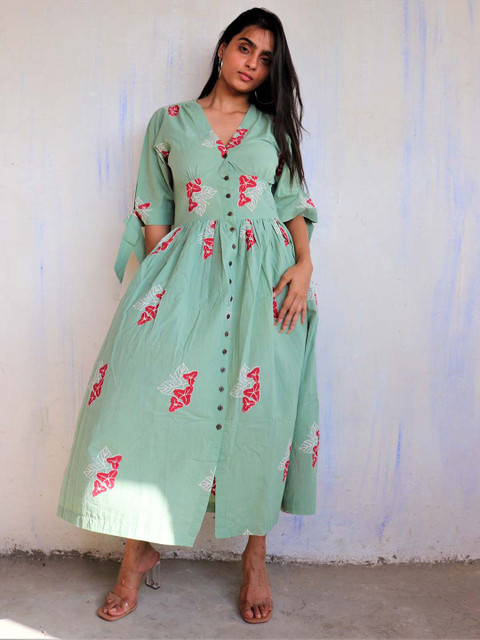 

Chidiyaa Women Green & Red Floral Maxi Midi Dress