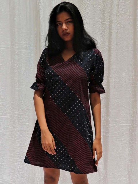 

Chidiyaa Women Black & Maroon Printed Cotton A-Line Dress