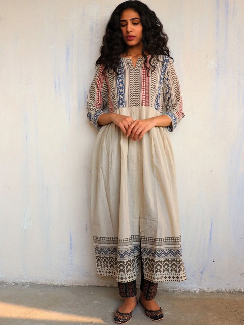 

Chidiyaa Women White Yoke Design Empire Pure Cotton Kurta with Trousers