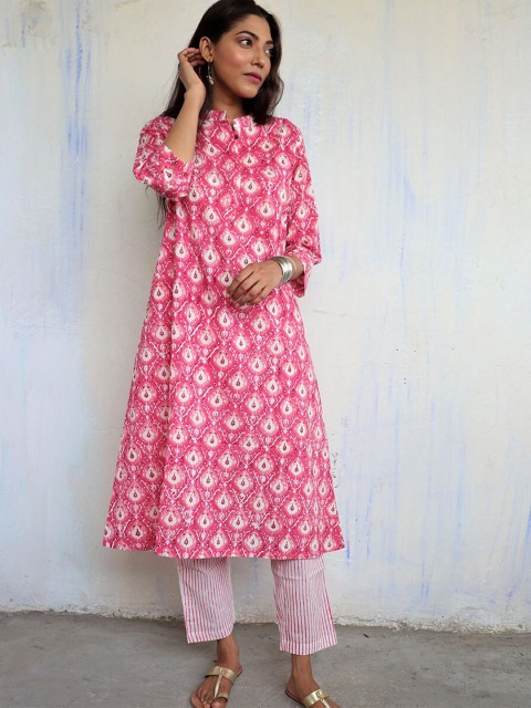 

Chidiyaa Women Pink Floral Printed Panelled Pure Cotton Kurti with Trousers