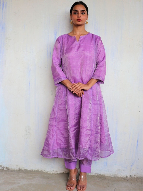 

Chidiyaa Women Purple Embroidered Panelled Linen Kurta with Trousers
