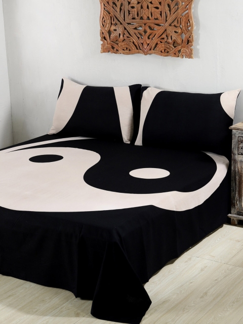 

HANDICRAFT PALACE Black & Off White Ethnic Motifs 144 TC Queen Bedsheet with 2 Pillow Covers