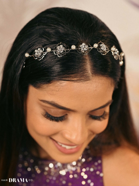 

HAIR DRAMA COMPANY Women Silver-Toned & White Embellished Comb Pin
