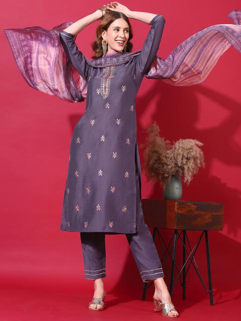 

SKYLEE Women Purple Kurta with Trouser & With Dupatta